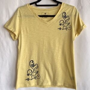 Kinetic Energy yellow athletic V-neck tee, size M